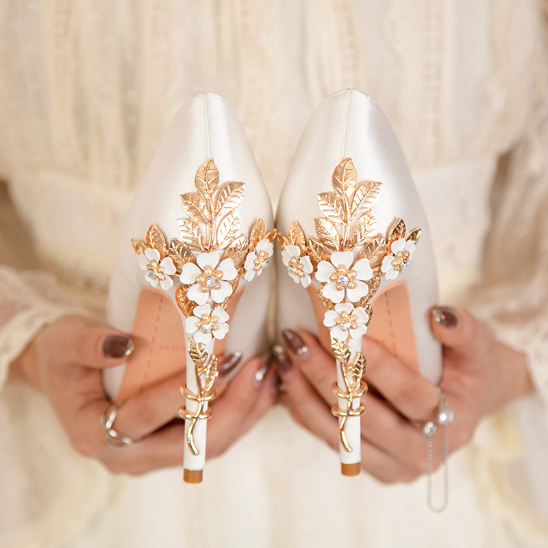 Women Shoes Ysl - 先のとがったシルクの花のヒールのクリスタルの靴,女性のためのセクシーなハイヒールパンプス