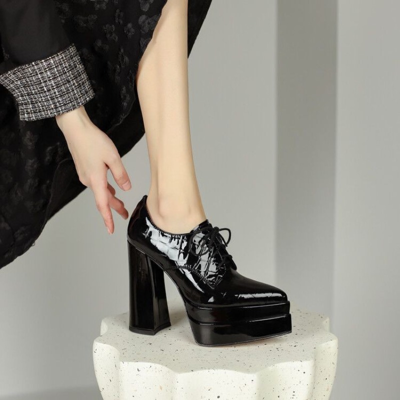 ポインテッドトゥストラップハイヒールレディース2025春新作 - Patent Leather Pump のレビューと価格
