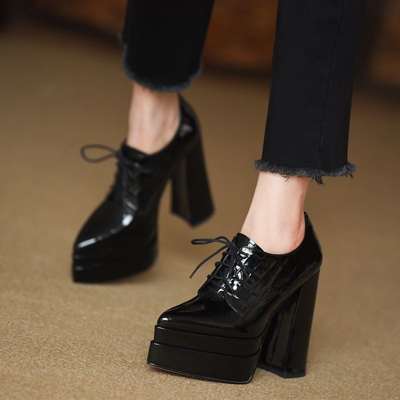 ポインテッドトゥストラップハイヒールレディース2025春新作 - Patent Leather Pump のレビューと価格
