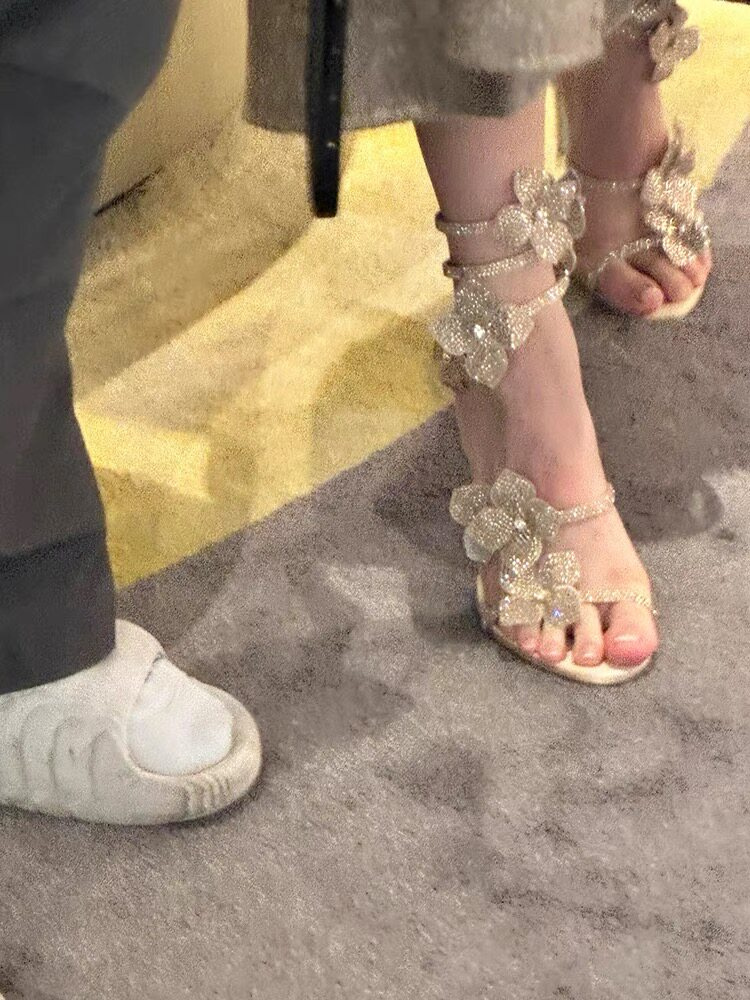 レディース3Dフラワーアップリケストラップハイヒールラインス - Strappy Heeled Sandals のレビューと価格