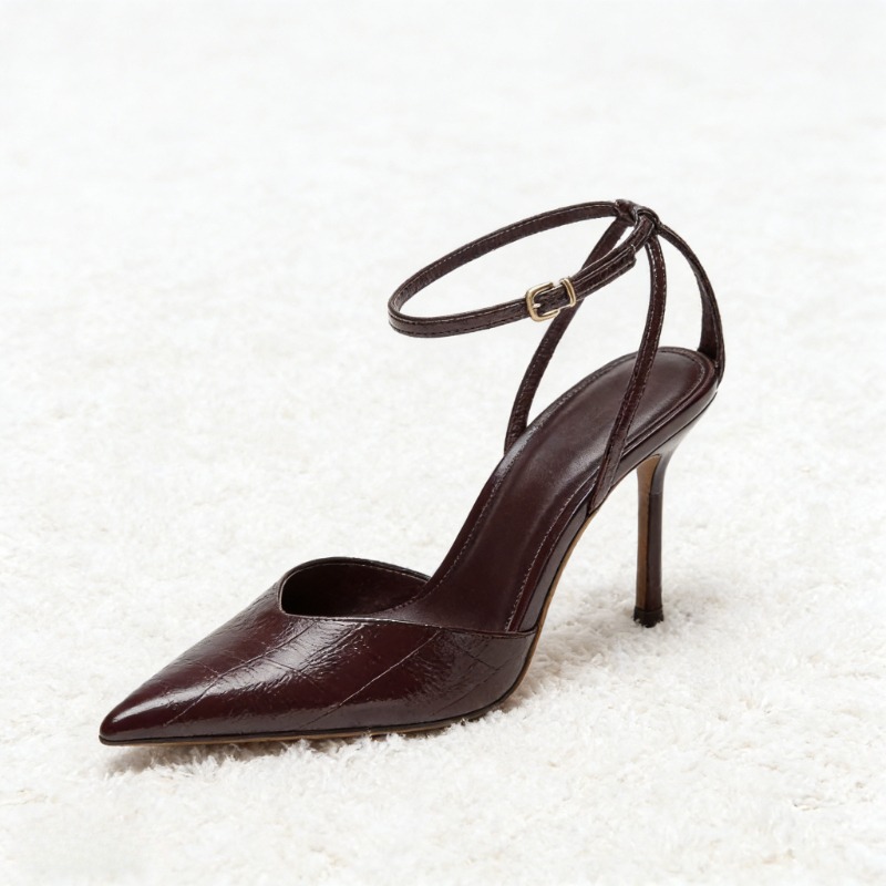 デザイナーバーガンディレッドアンクルストラップパンプス女性用 - Patent Leather Pump のレビューと価格
